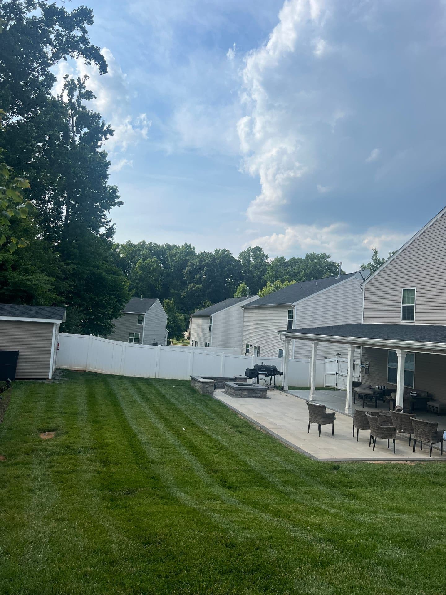 Commercial lawn maintenance in Charlotte, NC